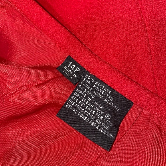 Red skirt - Picture 5 of 5